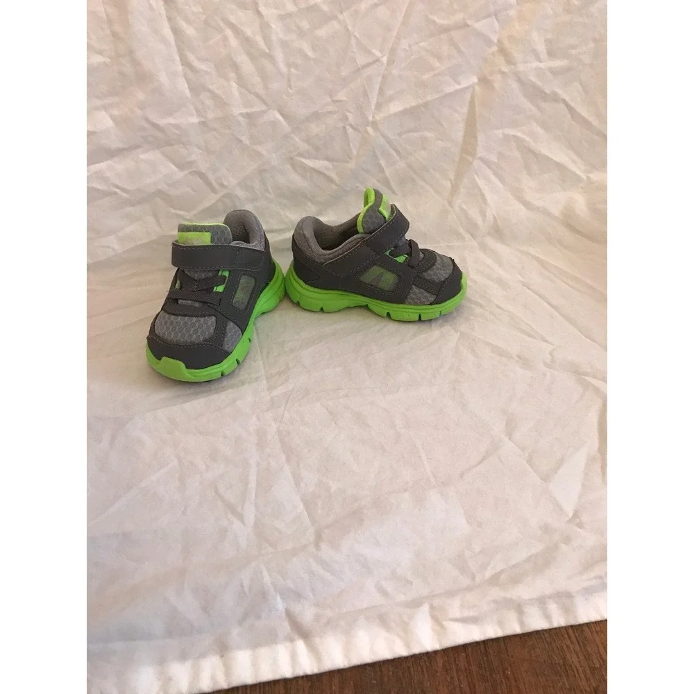 Baby‎ nike shoes size 4